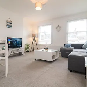  Apartment Light And Airy 1 Bedroom Flat 700m From The United Kingdom
